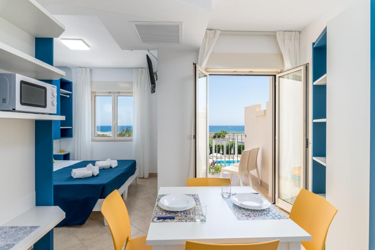 Calanca Apulian Residence Torre Santa Sabina Bagian luar foto